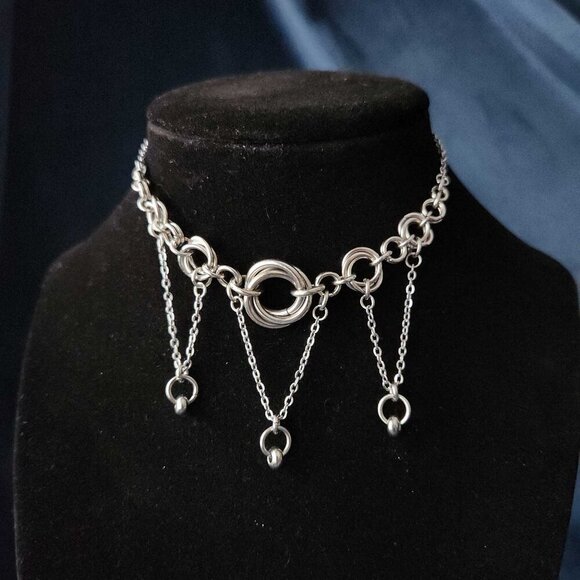 Vintage gothic chandelier choker necklace with a small silver chain - Picture 9 of 9